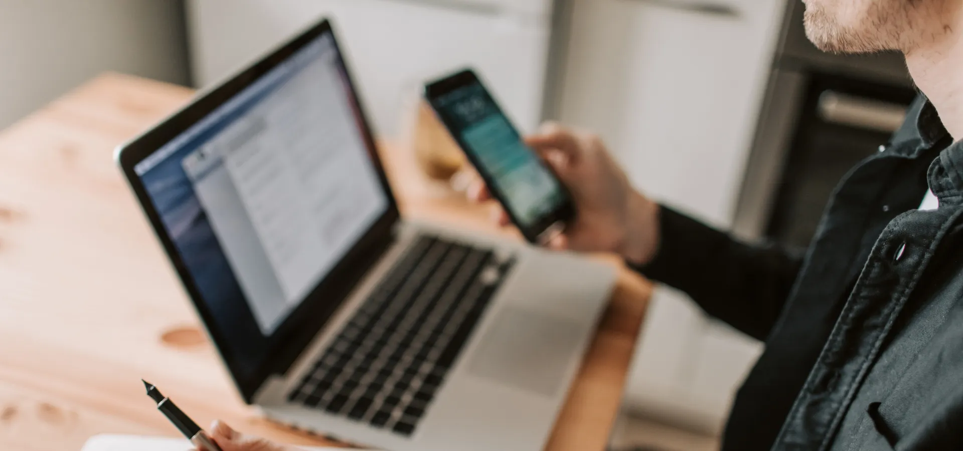 hands-girl-using-my-fysiko-aerio-app-iris-payment